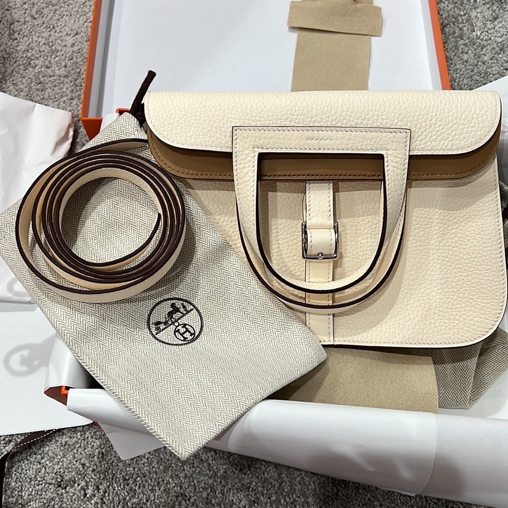 BNIB Beautiful Halzan 25 verso clemence taurillon nata/biscuit  phw
